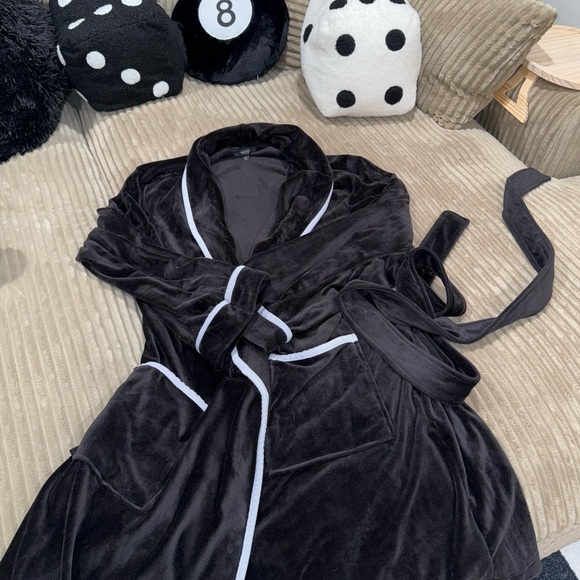 Simply Vera Vera Wang Other - Simply Vera Black Robe
